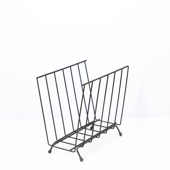 Black Metal Wire Magazine Rack